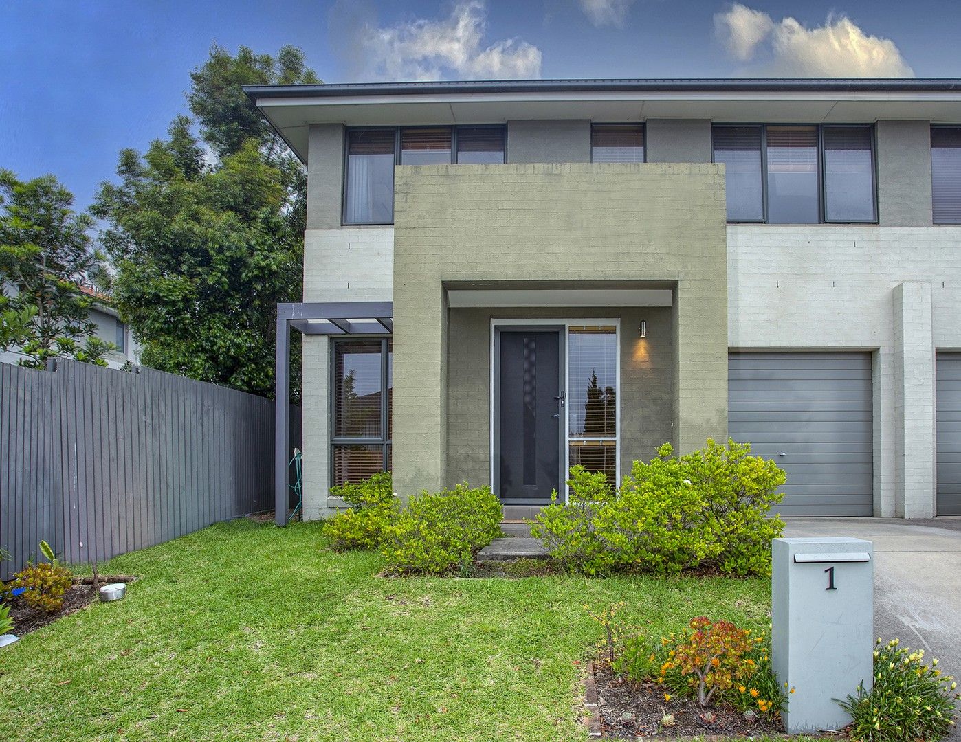 3 bedrooms Duplex in 1 Mariner St GLENFIELD NSW, 2167