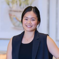 Zoe Yip, Sales representative