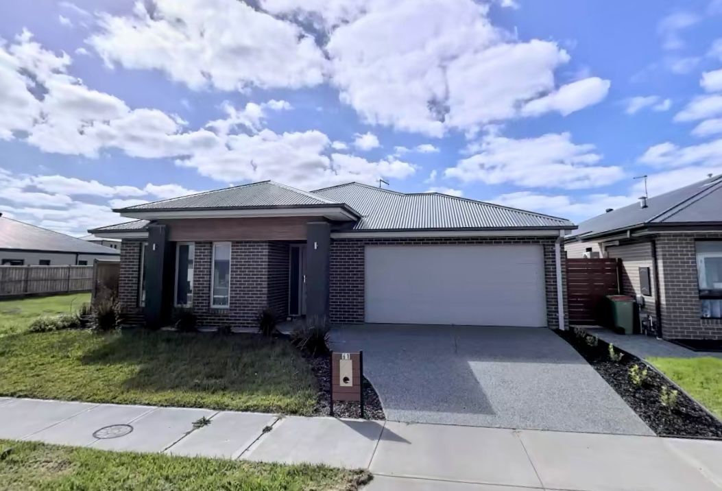 4 bedrooms House in 61 Petaluma Crescent OFFICER VIC, 3809