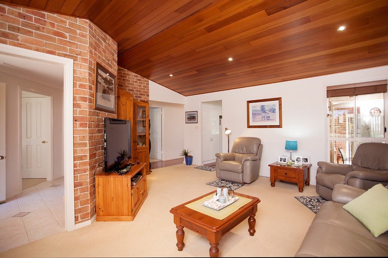 4 Laurina Close, Old Bar NSW 2430, Image 2