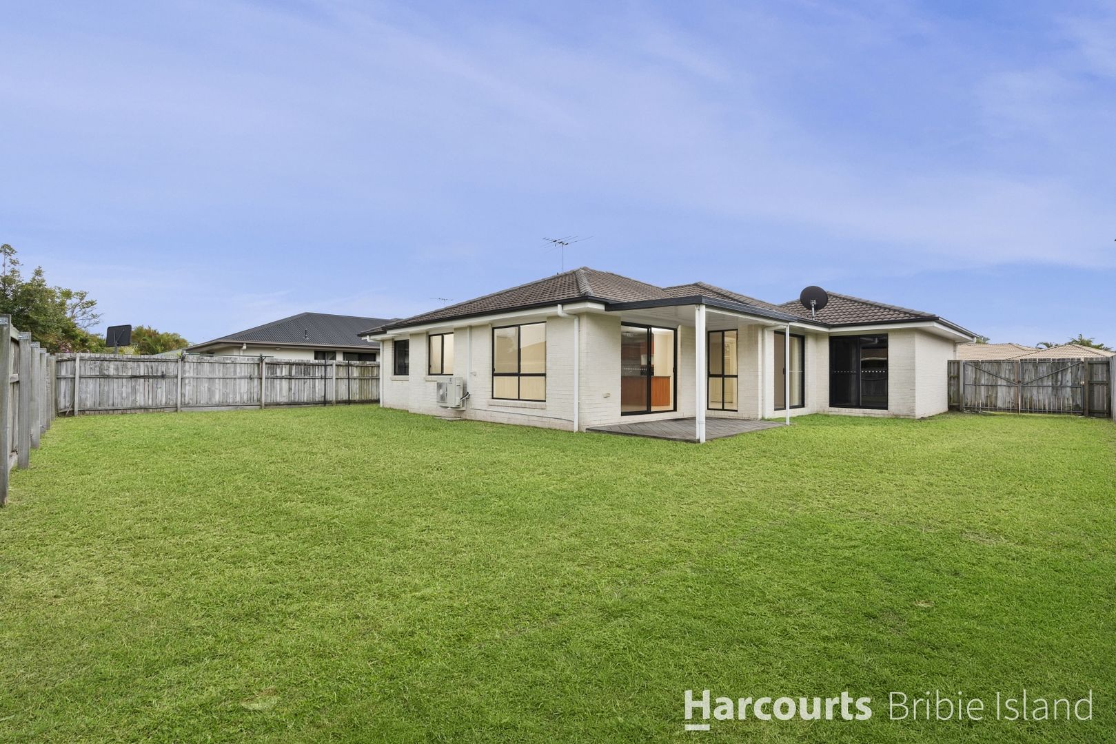 15 Reeders St, Sandstone Point QLD 4511, Image 1