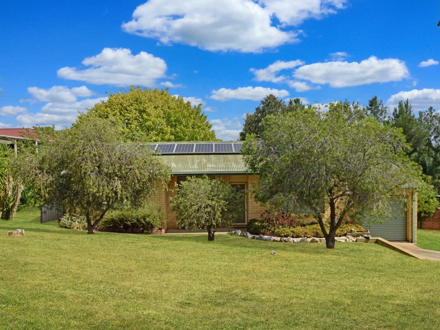 8 Tadros Avenue, Young NSW 2594