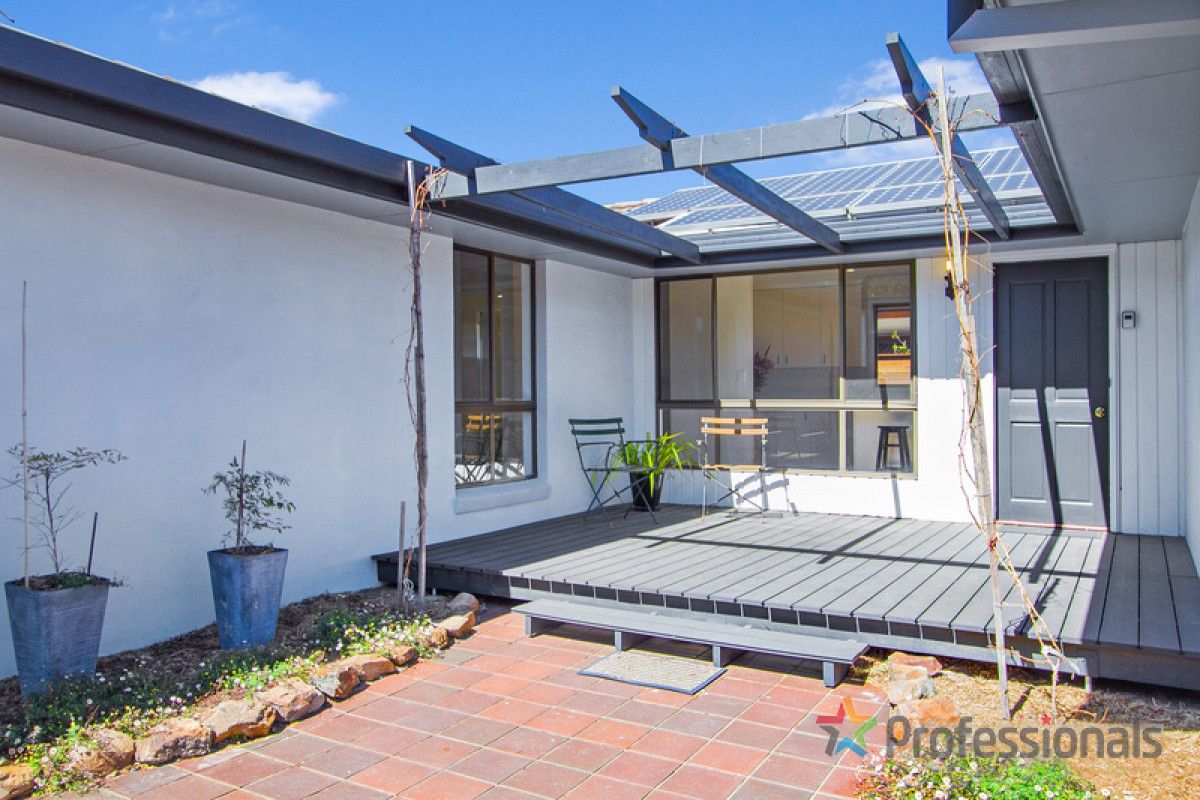 7 Hughes Place, Armidale NSW 2350, Image 2