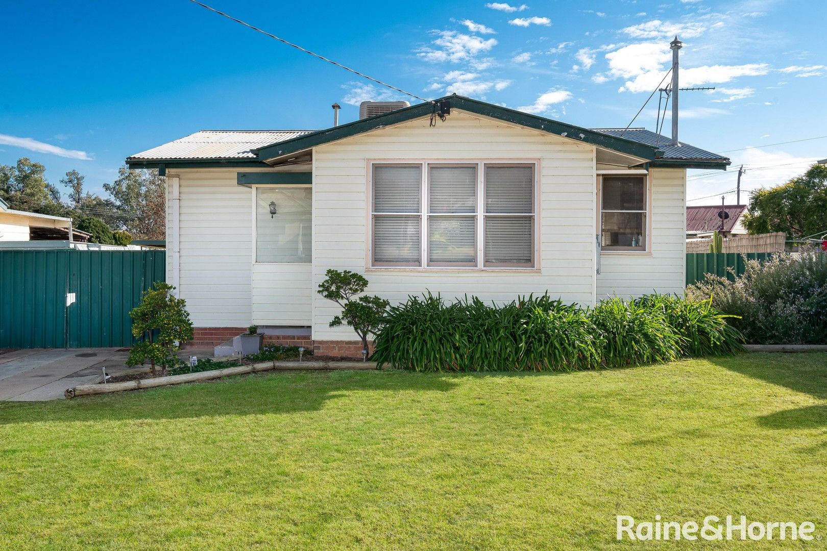 6 Gowrie Parade, Mount Austin NSW 2650, Image 0