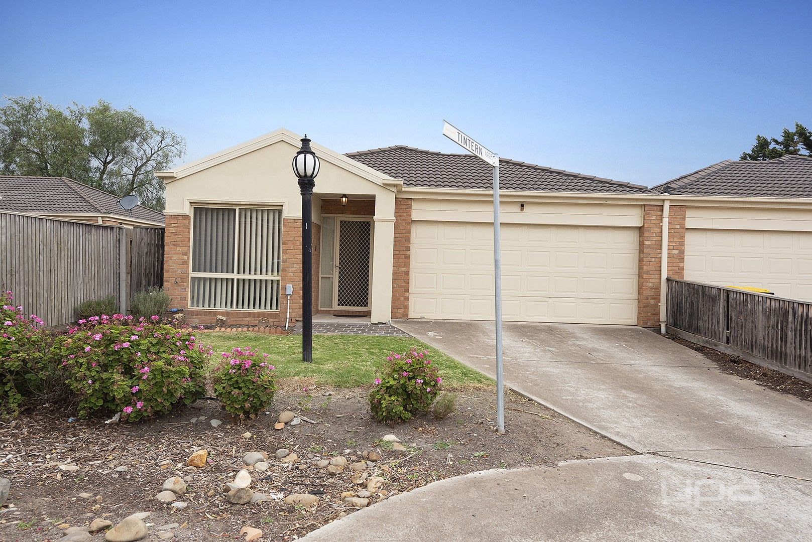 3 bedrooms House in 18 Tintern Loop HILLSIDE VIC, 3037