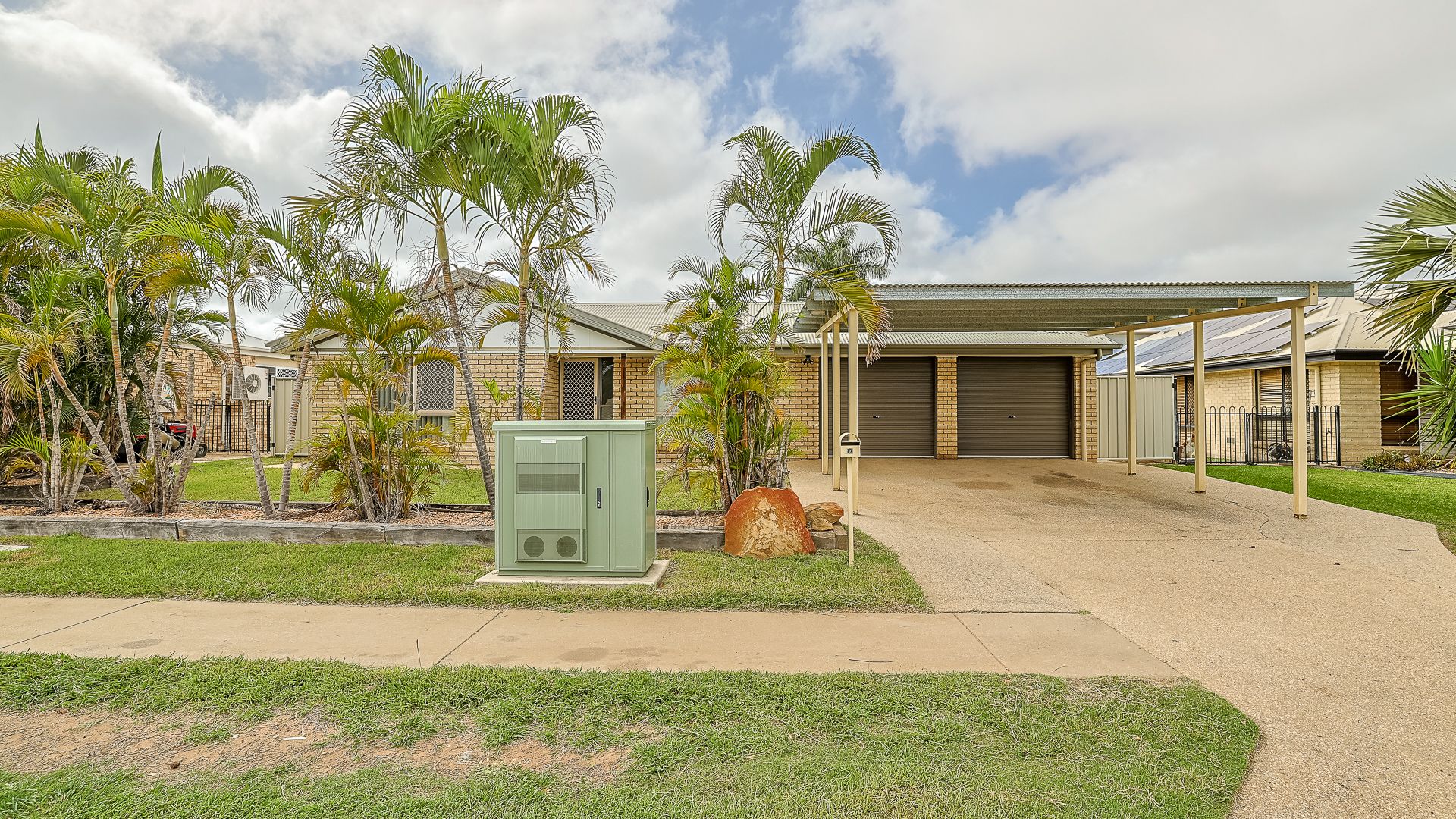4 bedrooms House in 17 Mayfair Drive EMERALD QLD, 4720