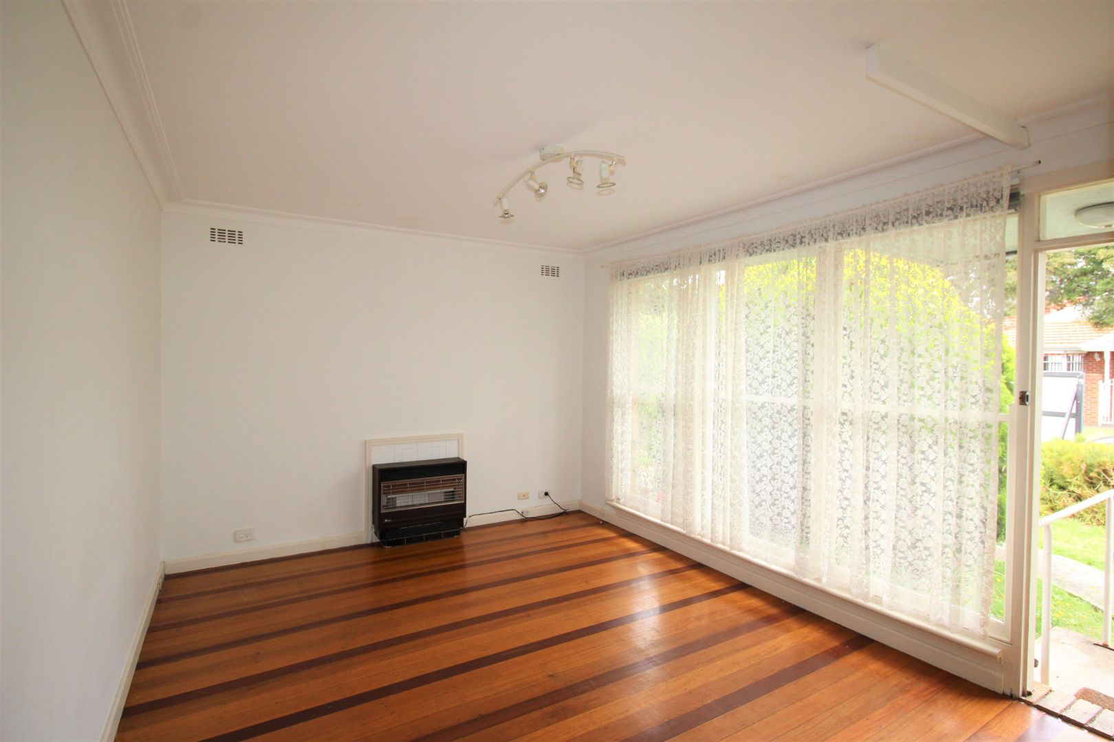 1/1 Peter Avenue, Parkdale VIC 3195 Apartment For Rent 420 Domain