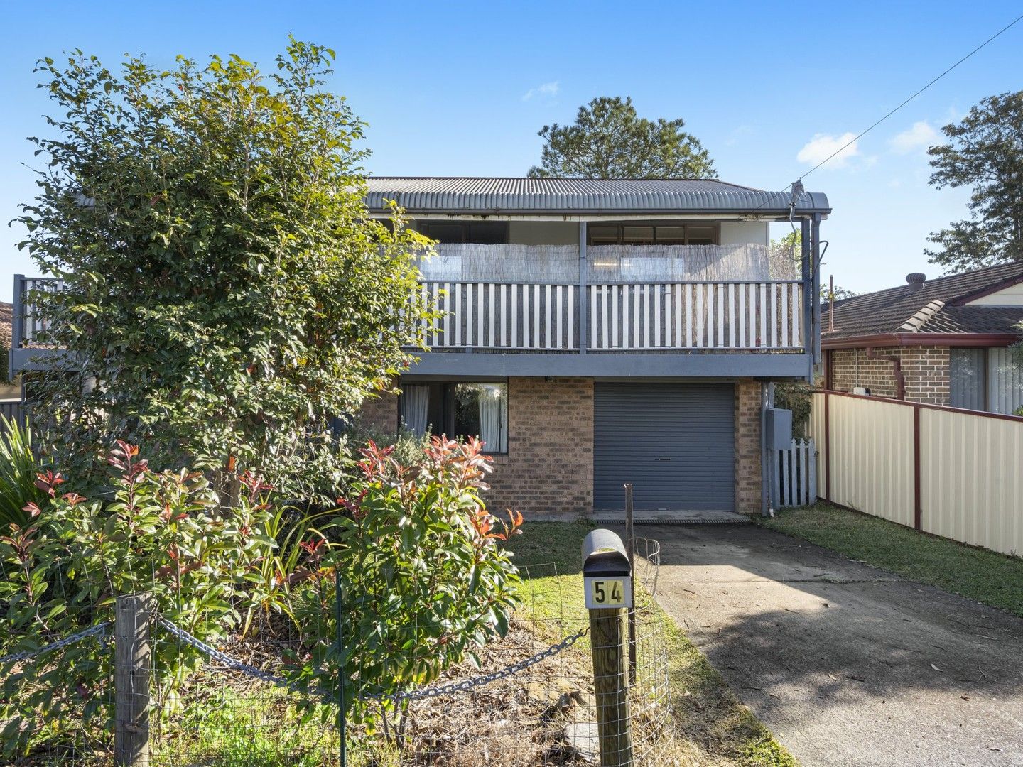 4 bedrooms House in 54 Kawana Avenue BLUE HAVEN NSW, 2262