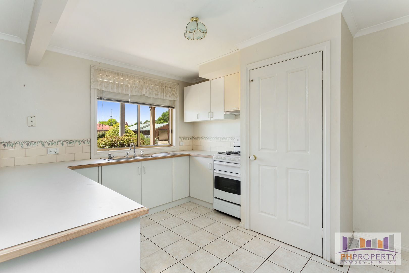 3 Hedley Court, White Hills VIC 3550, Image 2
