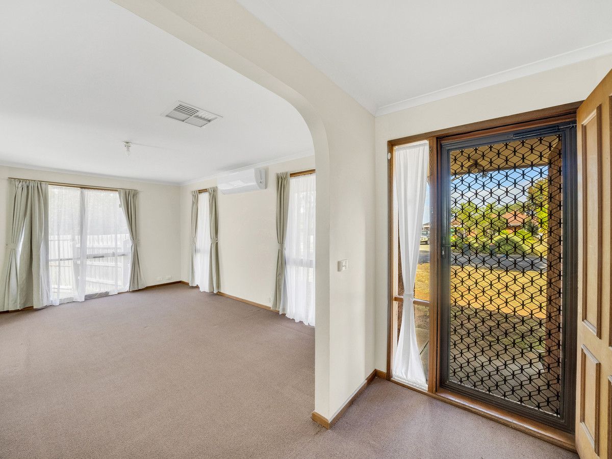 9 Todman Close, Bacchus Marsh VIC 3340, Image 2