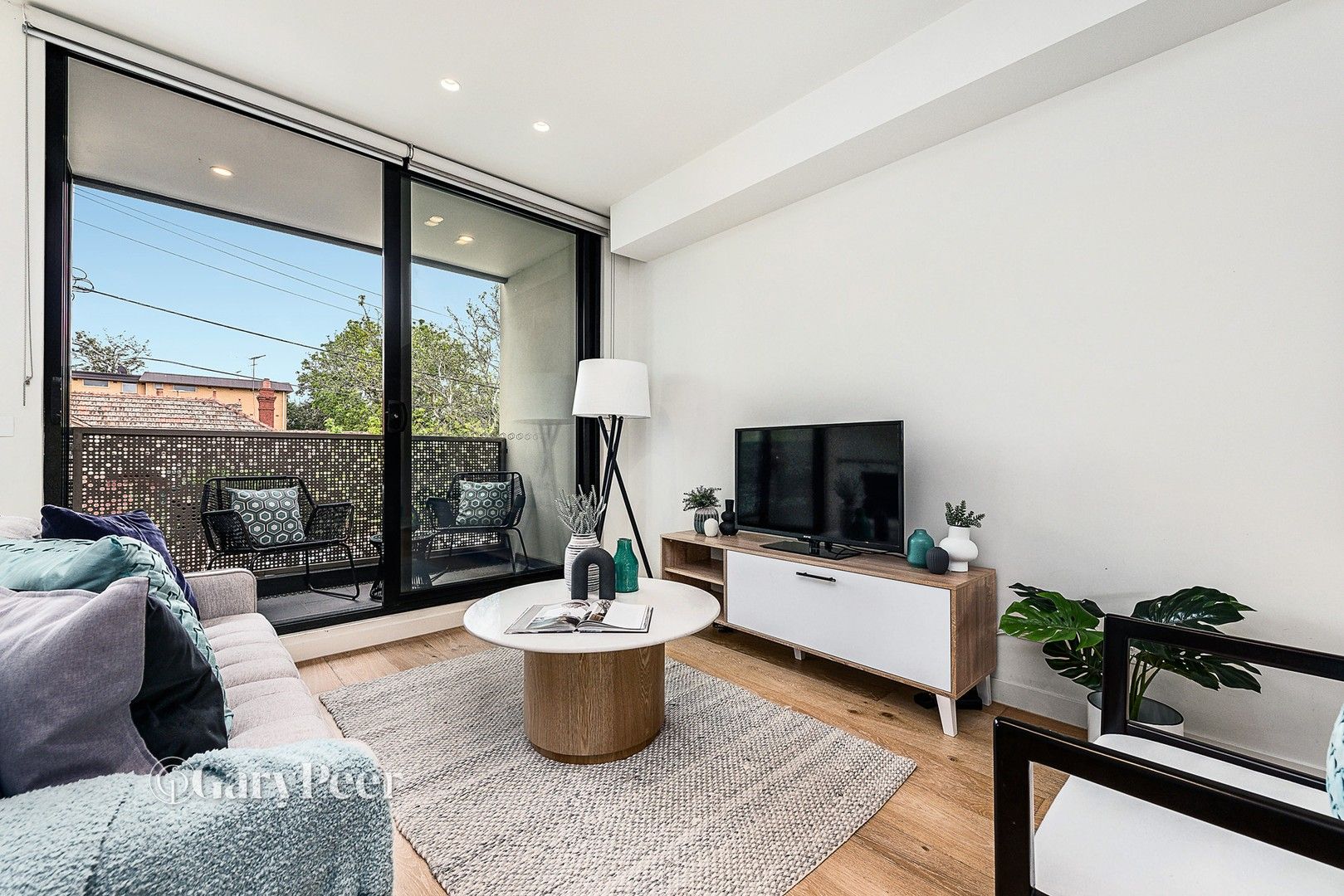 3 bedrooms Townhouse in 2/16 Hughenden Road ST KILDA EAST VIC, 3183