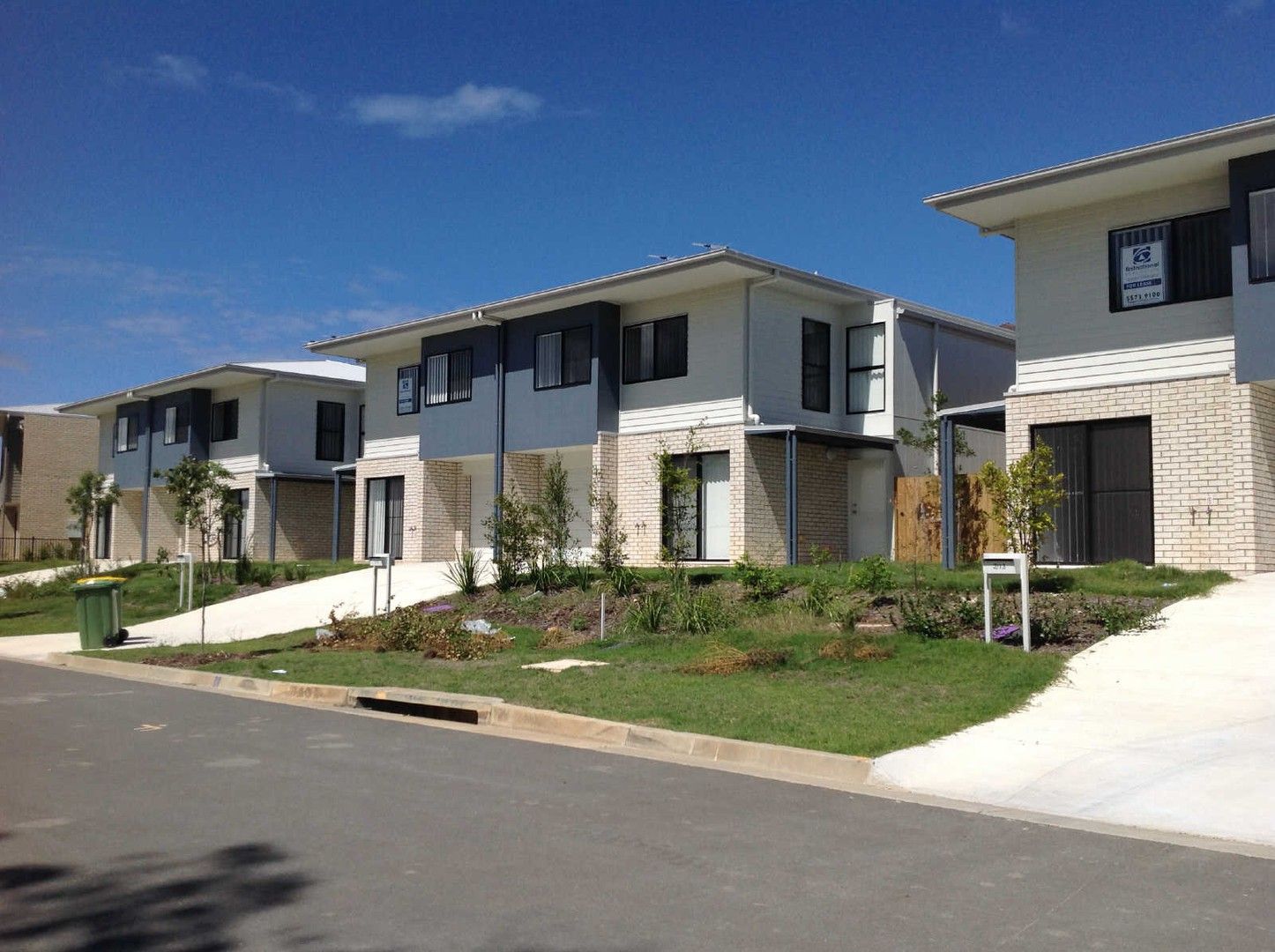 3 bedrooms Apartment / Unit / Flat in 2/17 Chrome Drive PIMPAMA QLD, 4209