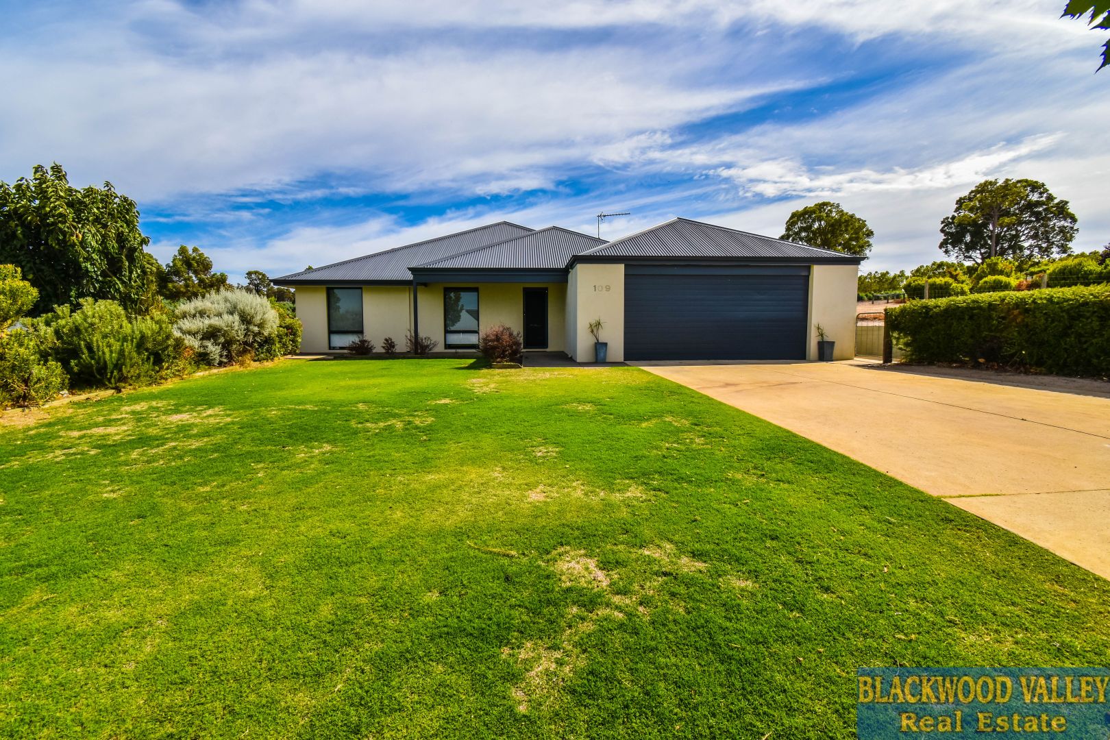 109 Lakeview Crescent, Bridgetown WA 6255, Image 2