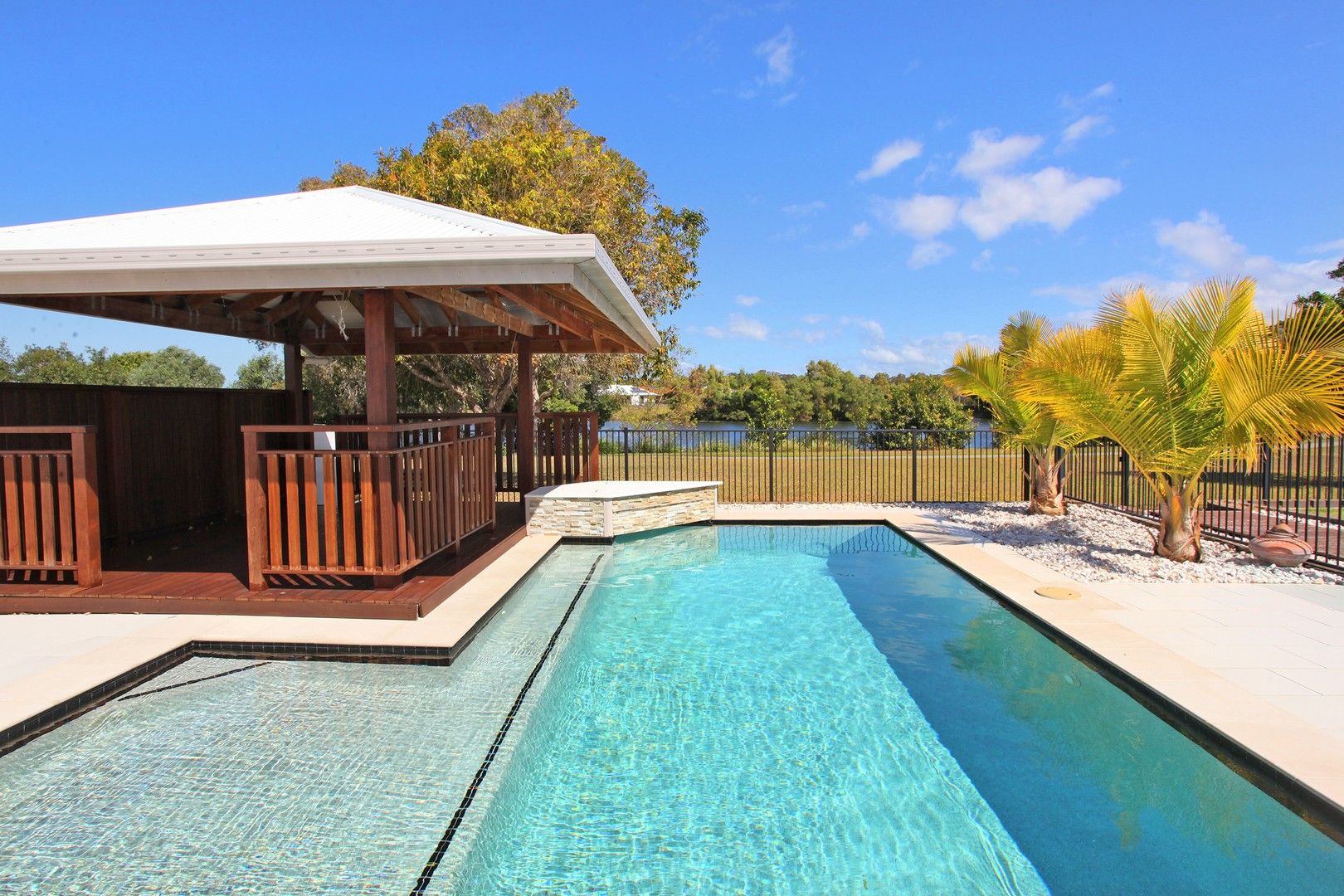 5 bedrooms House in 98 Albany Street SIPPY DOWNS QLD, 4556