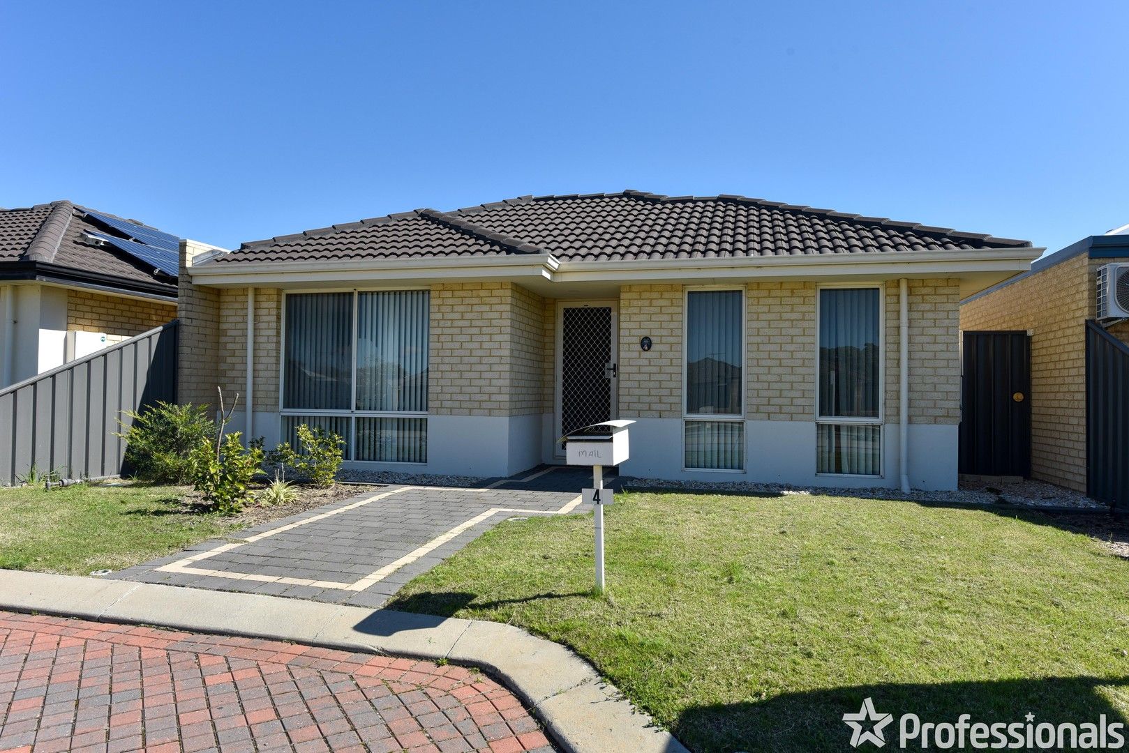 3 bedrooms House in 4 Honeysuckle Mews BALDIVIS WA, 6171