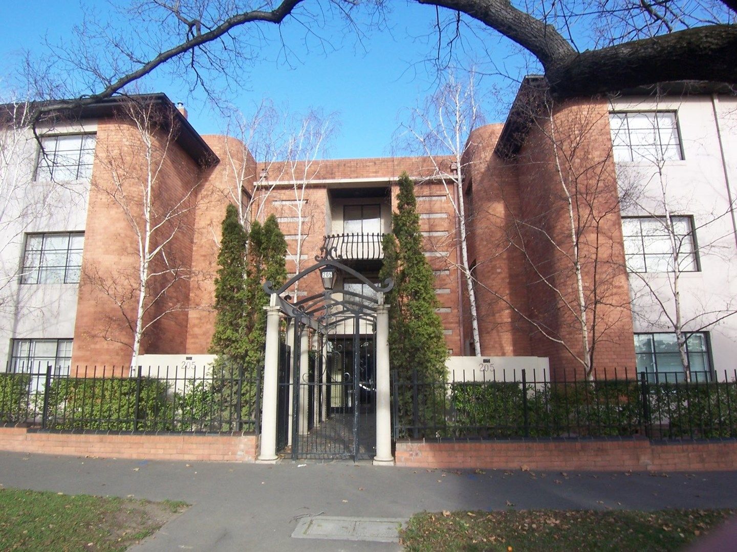 2 bedrooms Apartment / Unit / Flat in 17/205 Flemington Road NORTH MELBOURNE VIC, 3051