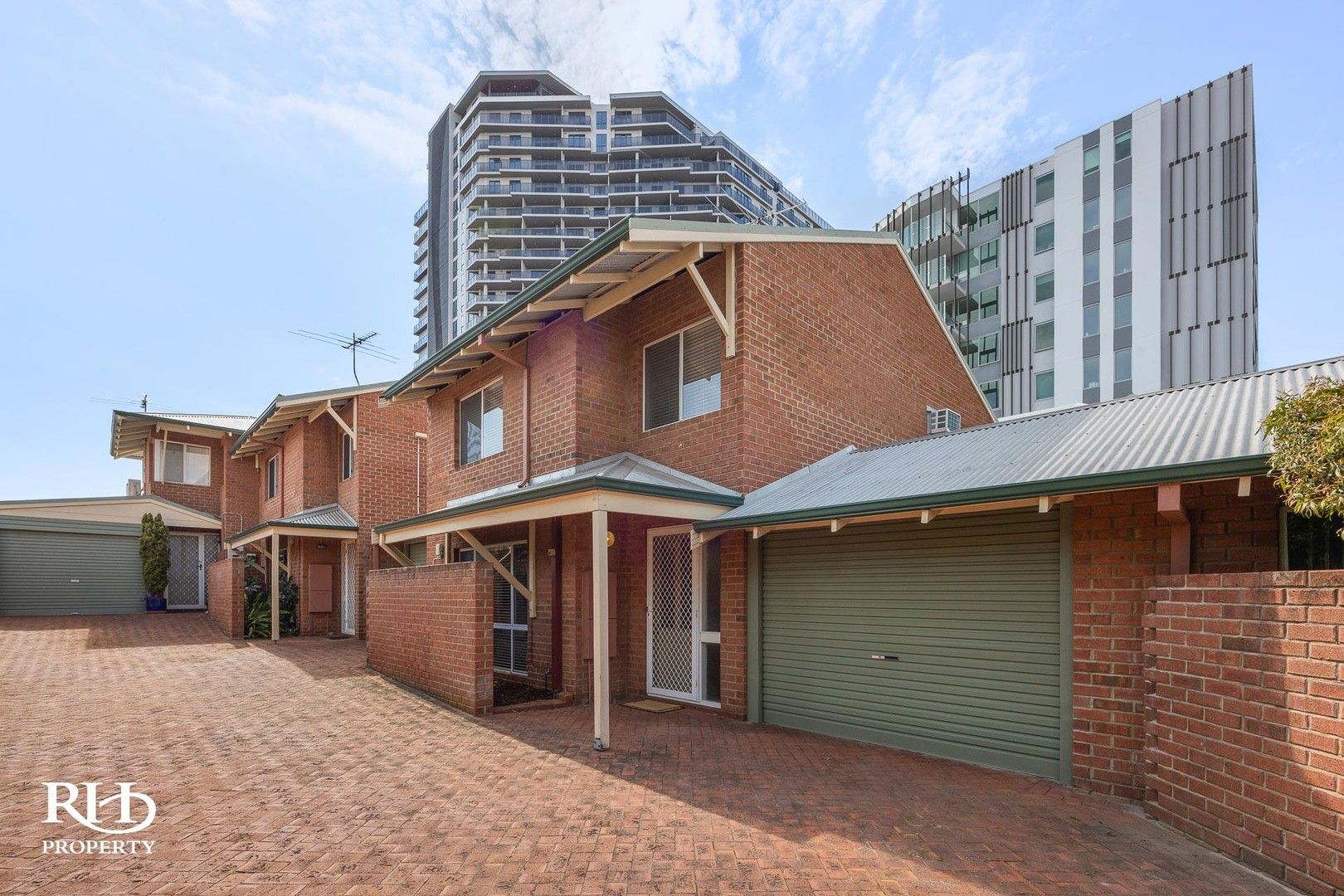 3 bedrooms House in 2/23 Ogilvie Road MOUNT PLEASANT WA, 6153