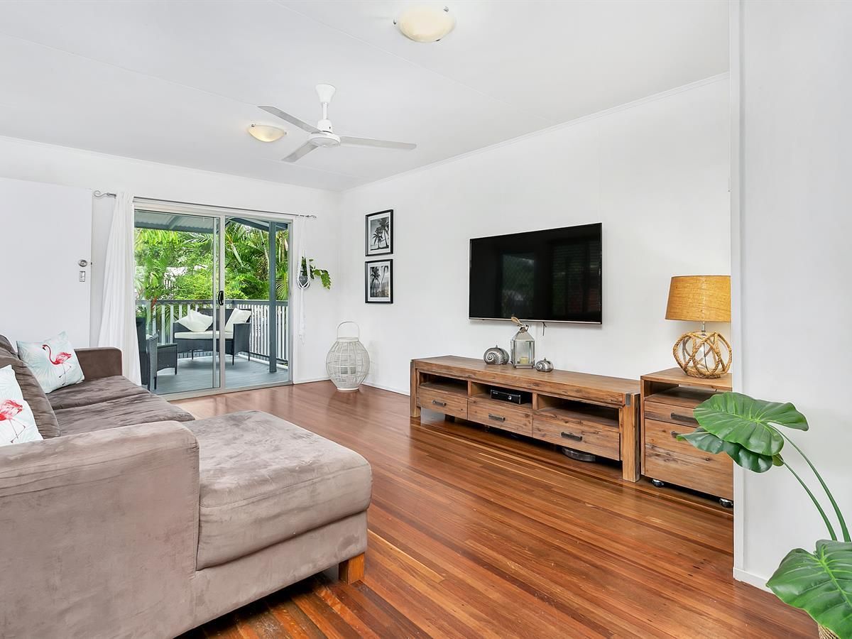 3 bedrooms House in 28 Enmore Street MANOORA QLD, 4870