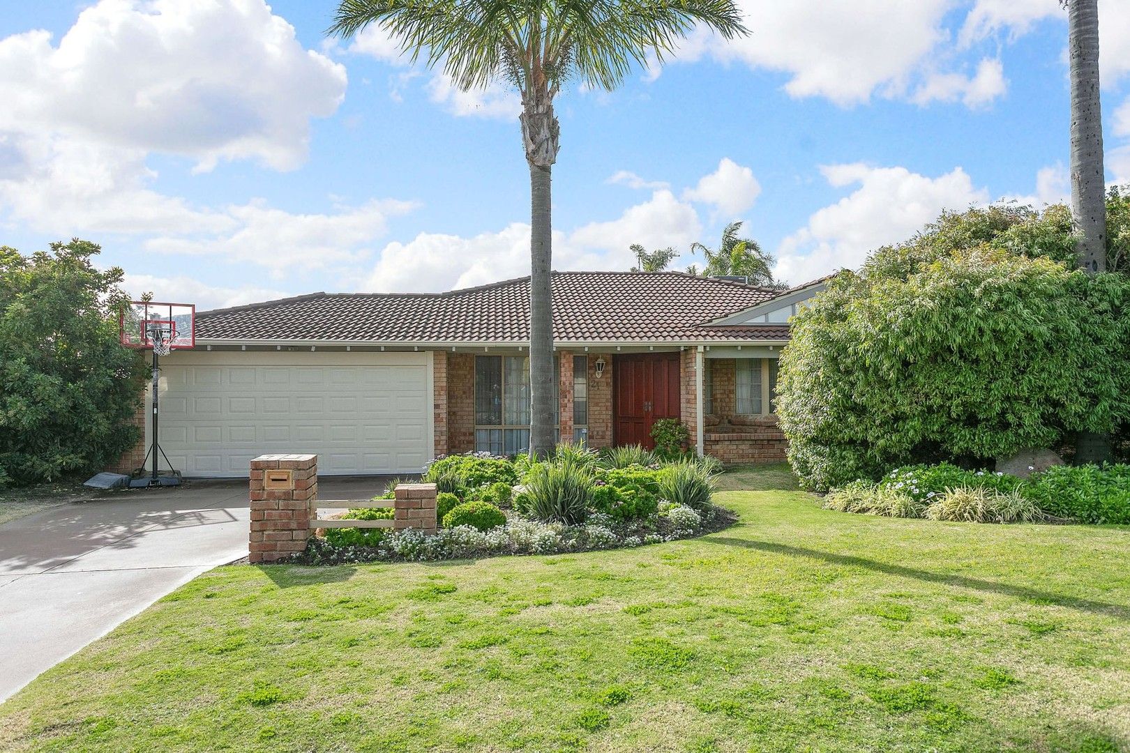 4 bedrooms House in 21 The Ridge WOODVALE WA, 6026