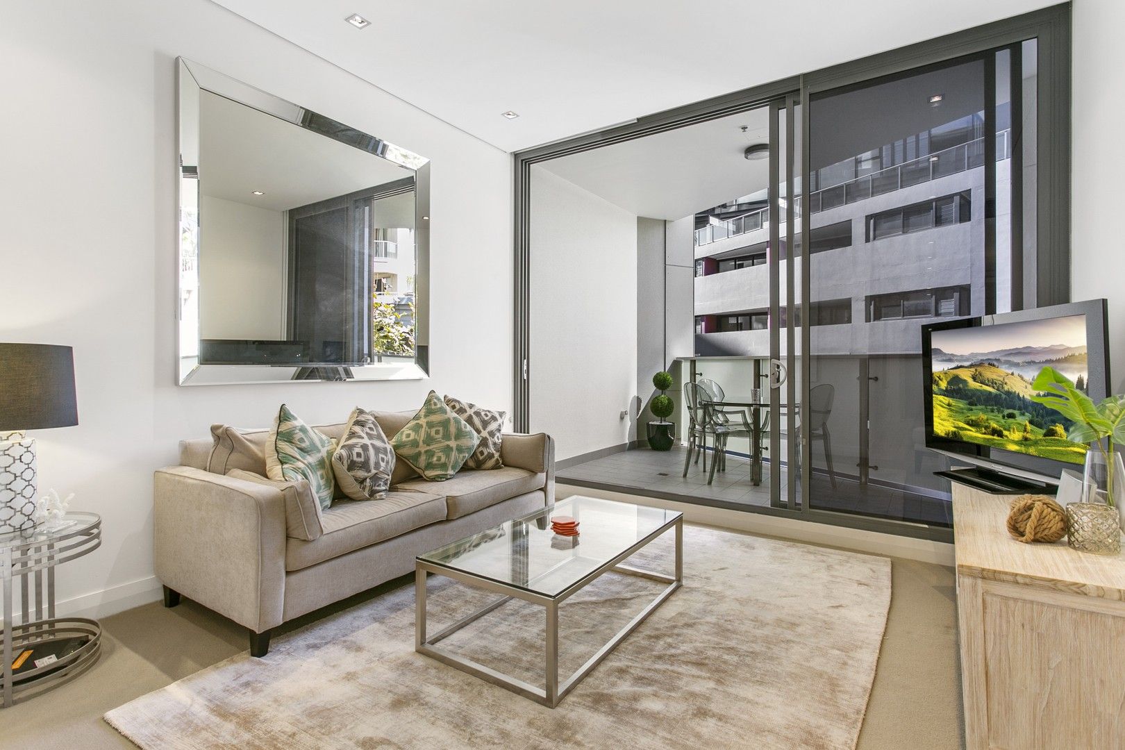 708/8 Glen, Milsons Point NSW 2061, Image 2