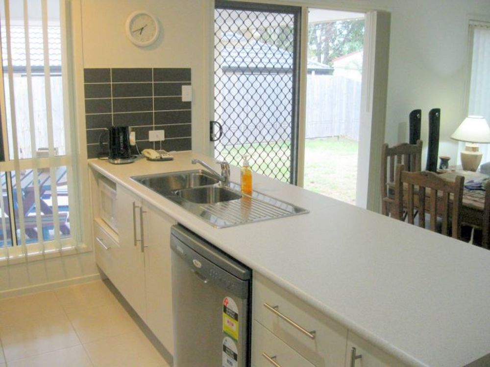 11 Peggy Cres, Redbank Plains QLD 4301, Image 2