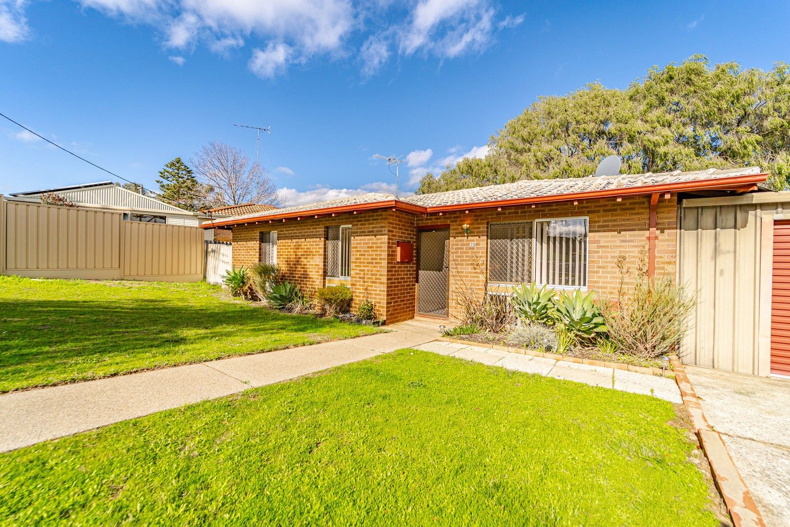 3 bedrooms House in 35 Bickner Way PARMELIA WA, 6167