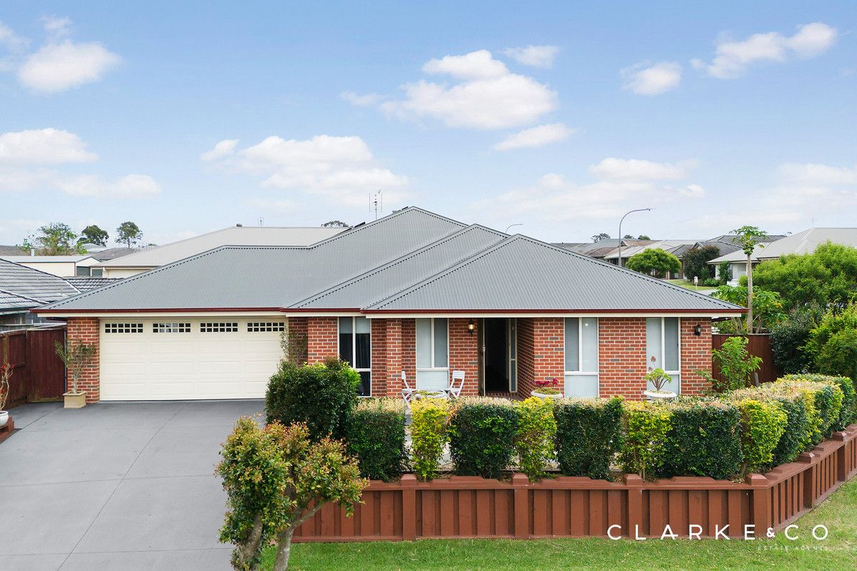 4 bedrooms House in 9 Gannet Street ABERGLASSLYN NSW, 2320