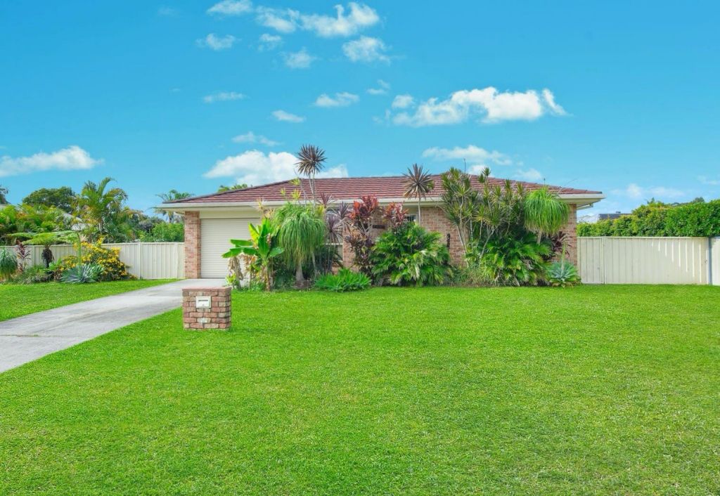 4 bedrooms House in 18 St Kitts Way BONNY HILLS NSW, 2445