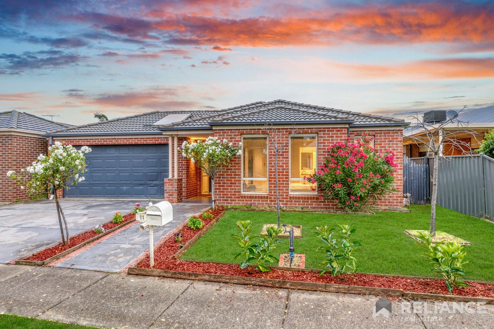 4 bedrooms House in 11 Maclarens Close MANOR LAKES VIC, 3024