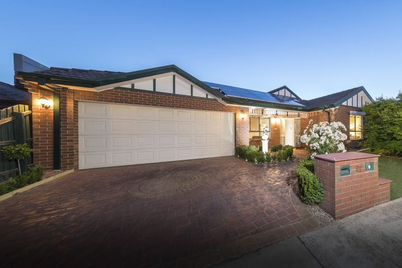 22 Brampton Circuit, Delahey VIC 3037, Image 2