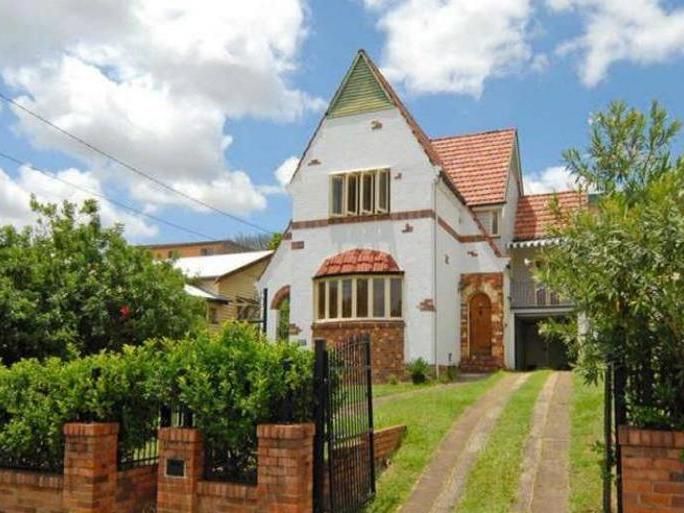 4 bedrooms House in 88 Sherwood Road TOOWONG QLD, 4066
