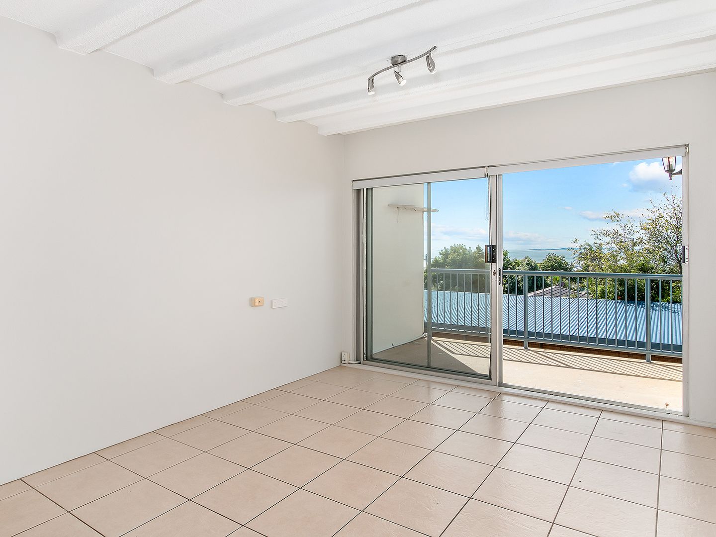 2/64 Walnut Street, Wynnum QLD 4178, Image 1