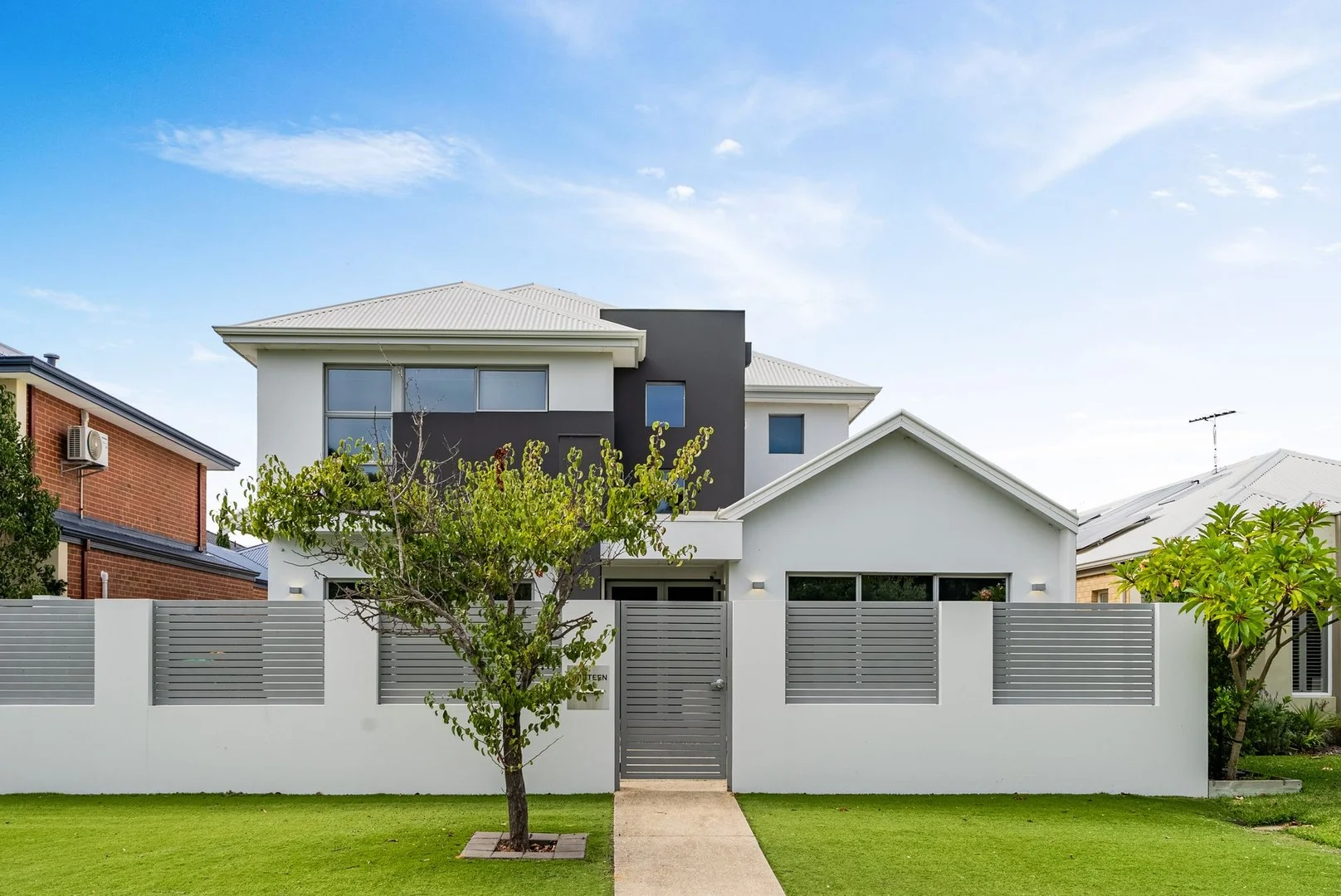 13 Leschenault Blvd, Lake Coogee WA 6166