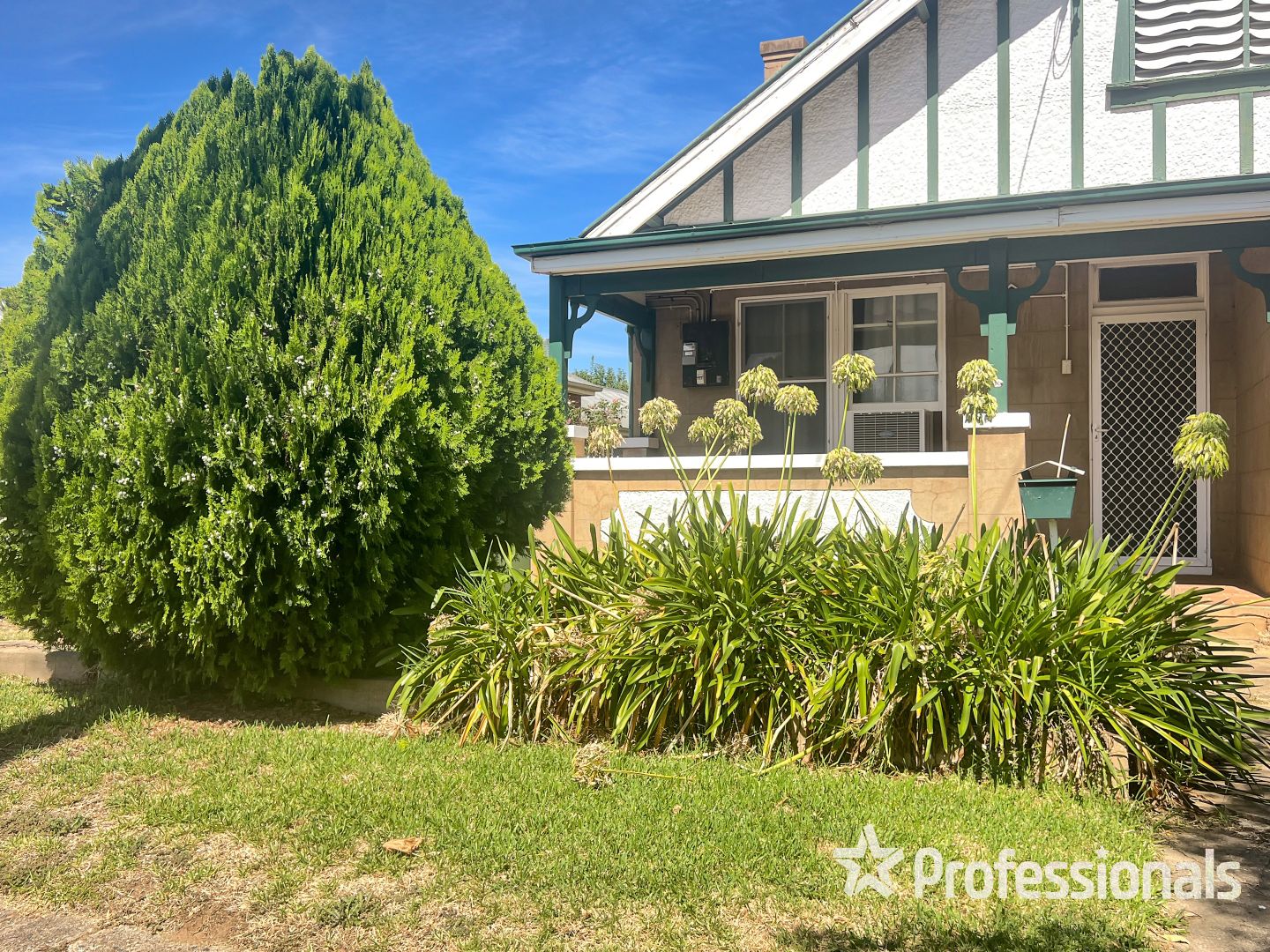 90 Crampton Street, Wagga Wagga NSW 2650