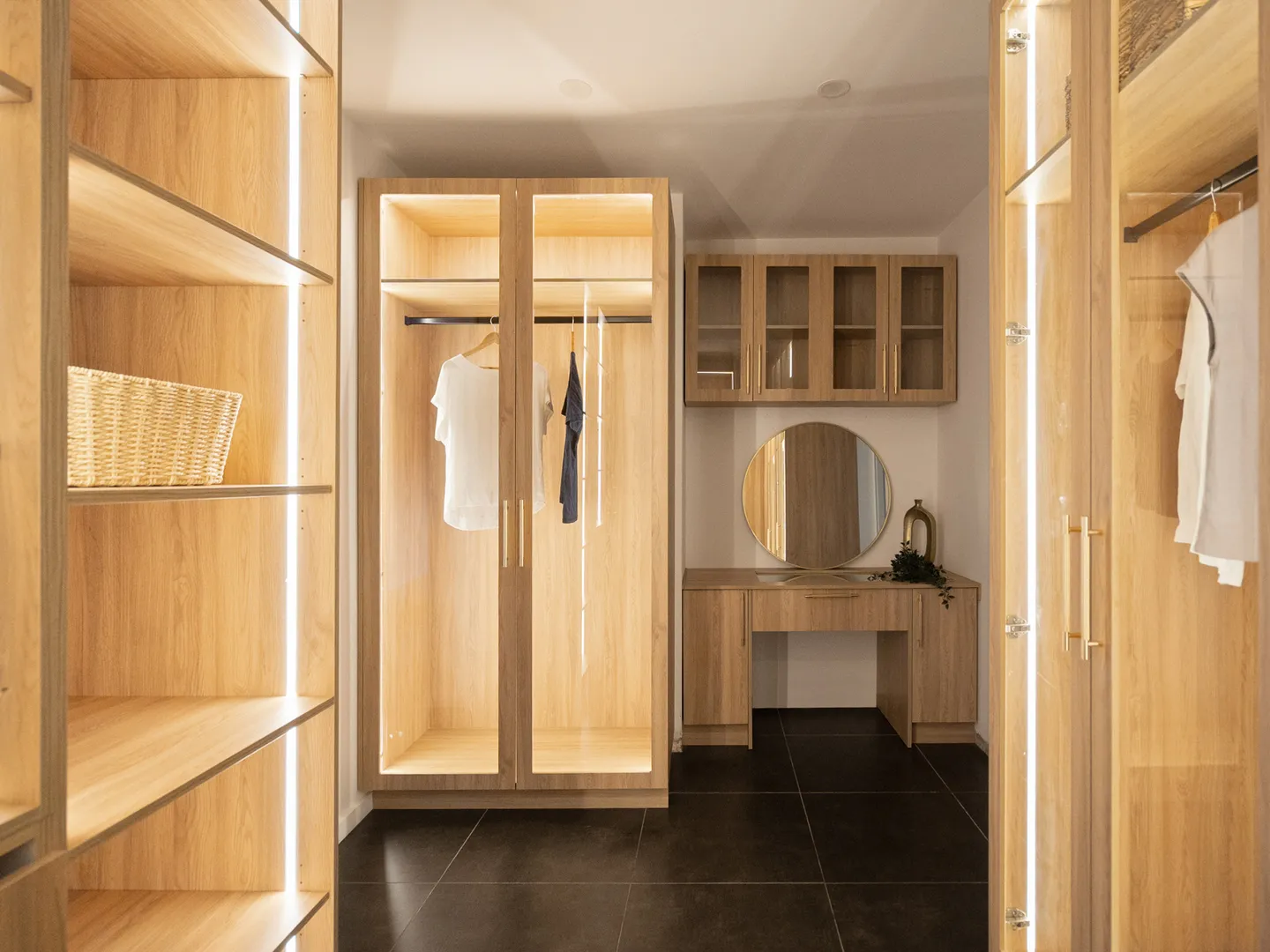 Luxurious Family Haven with Versatile Living Spaces and Granny Flat - View 5