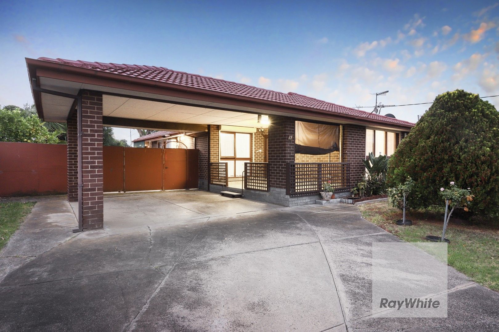 19 Vaucluse Avenue, Gladstone Park VIC 3043, Image 0