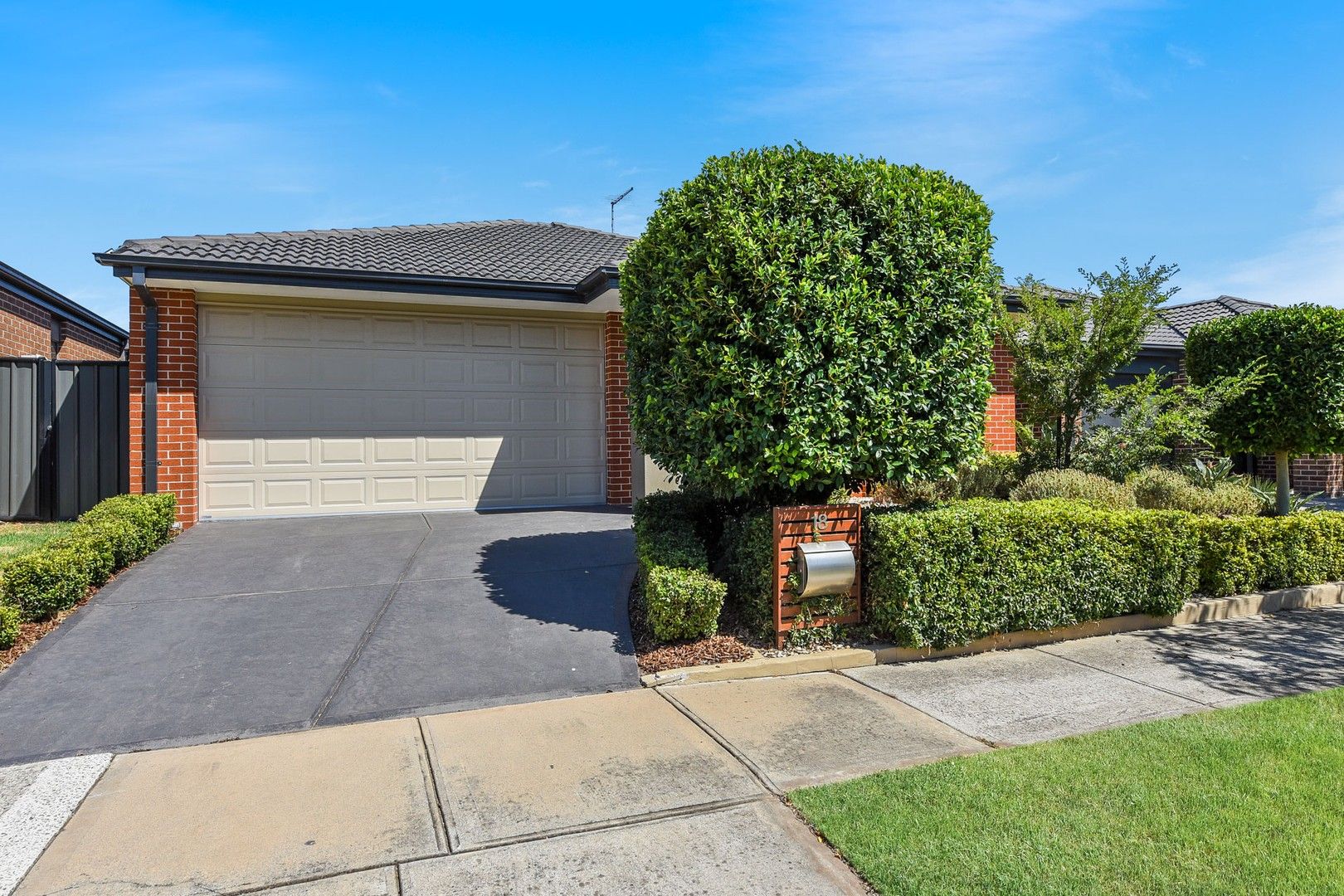 3 bedrooms House in 18 Fleuve Rise CLYDE NORTH VIC, 3978