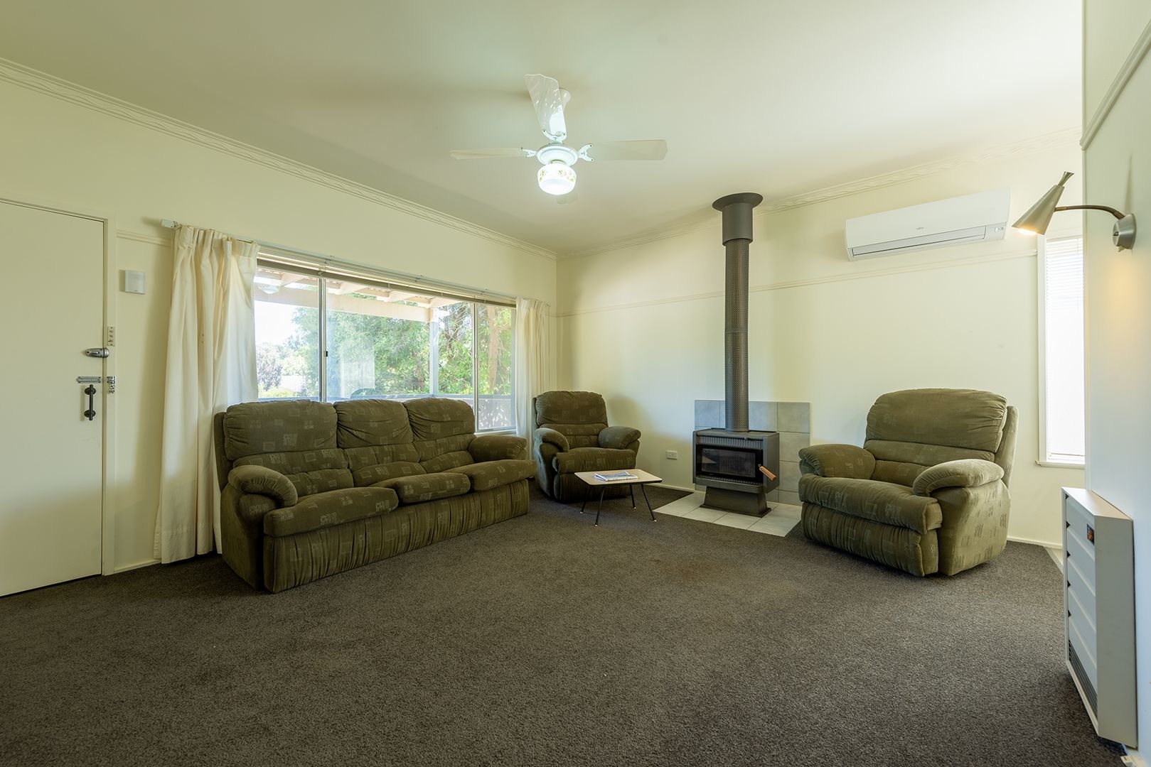 8 Pine Street, Nhill VIC 3418, Image 2