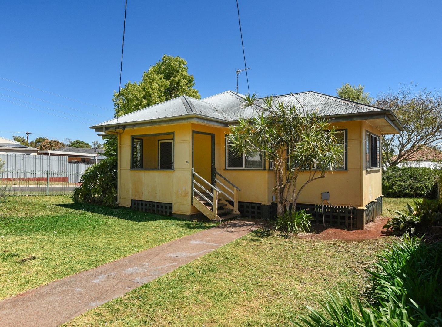 3 bedrooms House in 19 Peel Street SOUTH TOOWOOMBA QLD, 4350