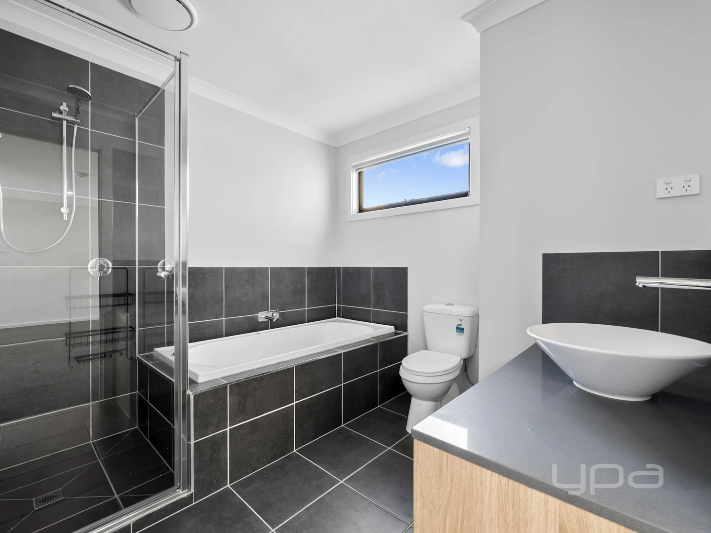 Additional image 7 of 98 Verona Crescent, Fraser Rise VIC 3336