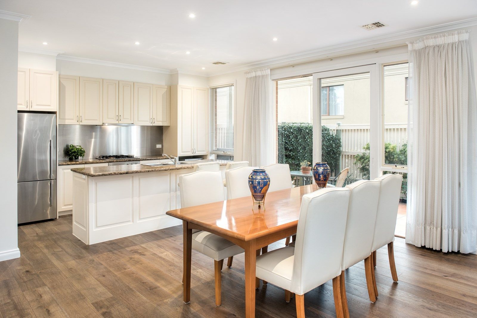 3 bedrooms Villa in 1/10 Bolinda Road BALWYN NORTH VIC, 3104