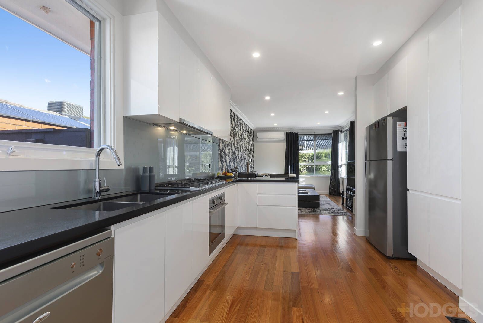 3/6 First Street, Black Rock VIC 3193, Image 2