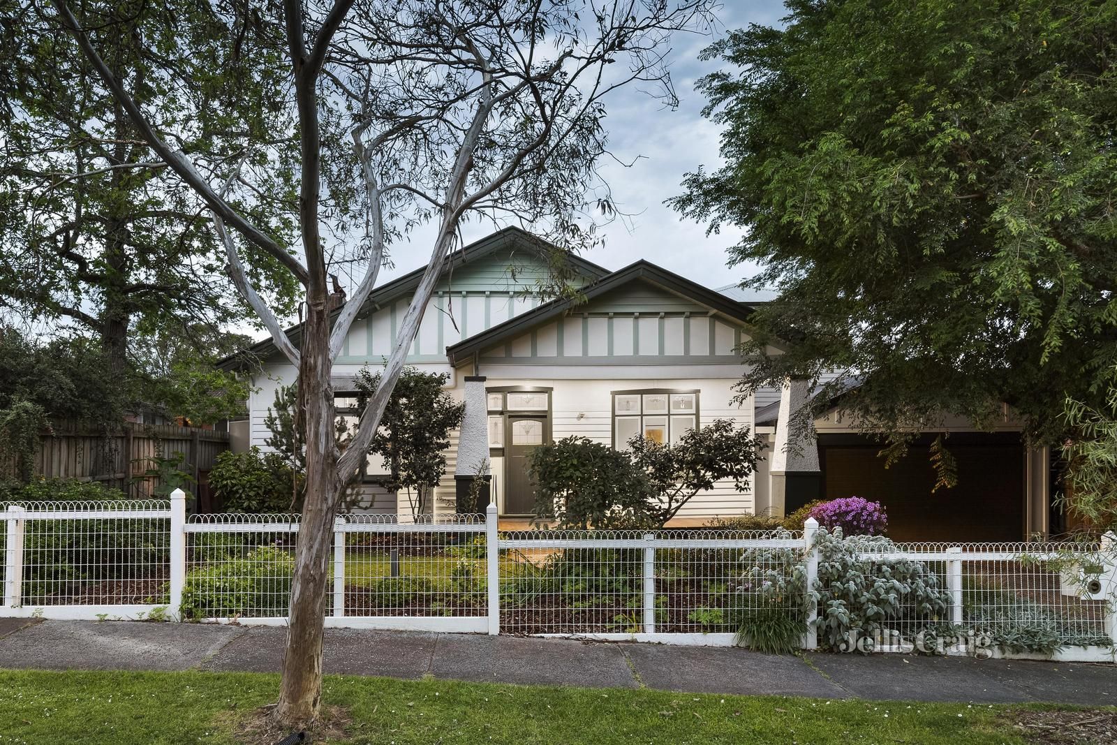 5 bedrooms House in 2 St Bernards Road ALPHINGTON VIC, 3078