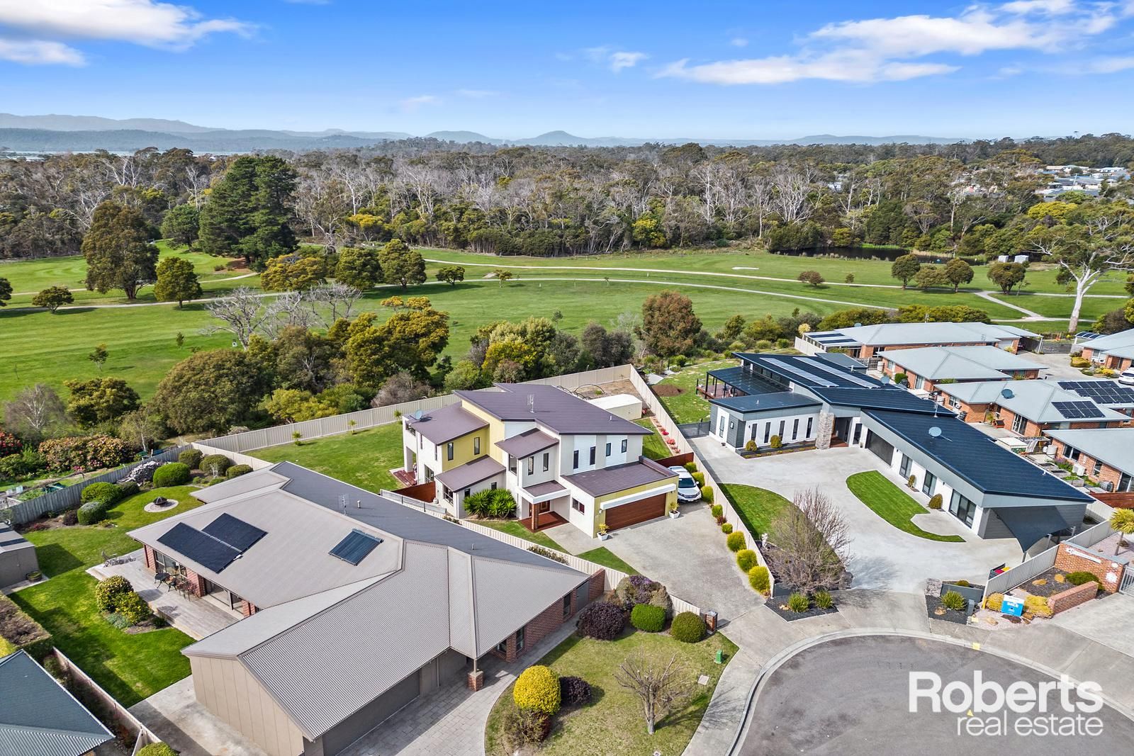 4 bedrooms House in 15 Links Crt SHEARWATER TAS, 7307