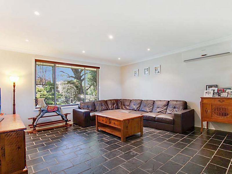 855 Montpelier Drive, The Oaks NSW 2570, Image 2