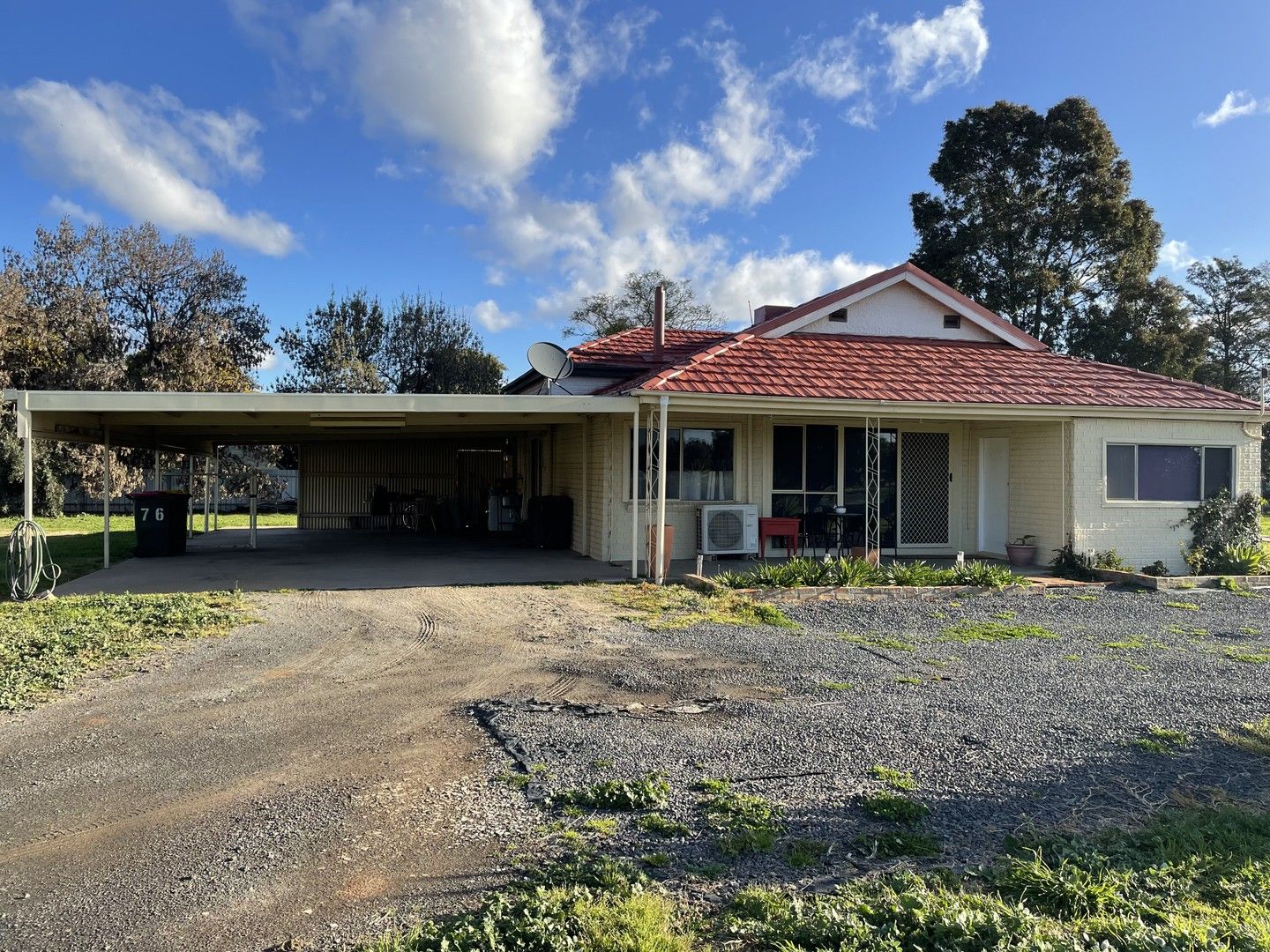 3 bedrooms House in 76 Henry Street YENDA NSW, 2681