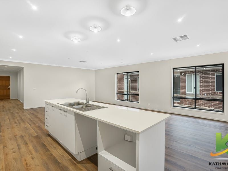 8 Dorrigo Way, Wollert VIC 3750 House For Rent Domain