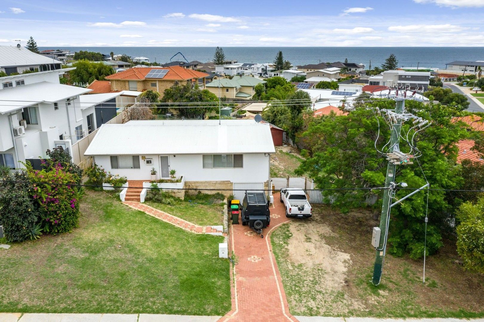 8 Frobisher Avenue, Sorrento WA 6020, Image 0