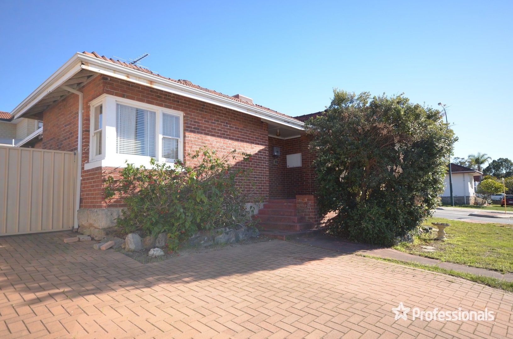4 bedrooms House in 83 Gallipoli Street LATHLAIN WA, 6100