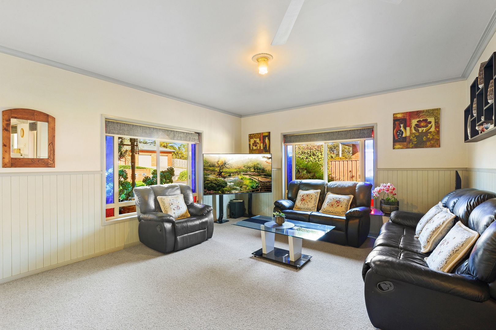 2/3 Landale Drive, Strathdale VIC 3550, Image 2